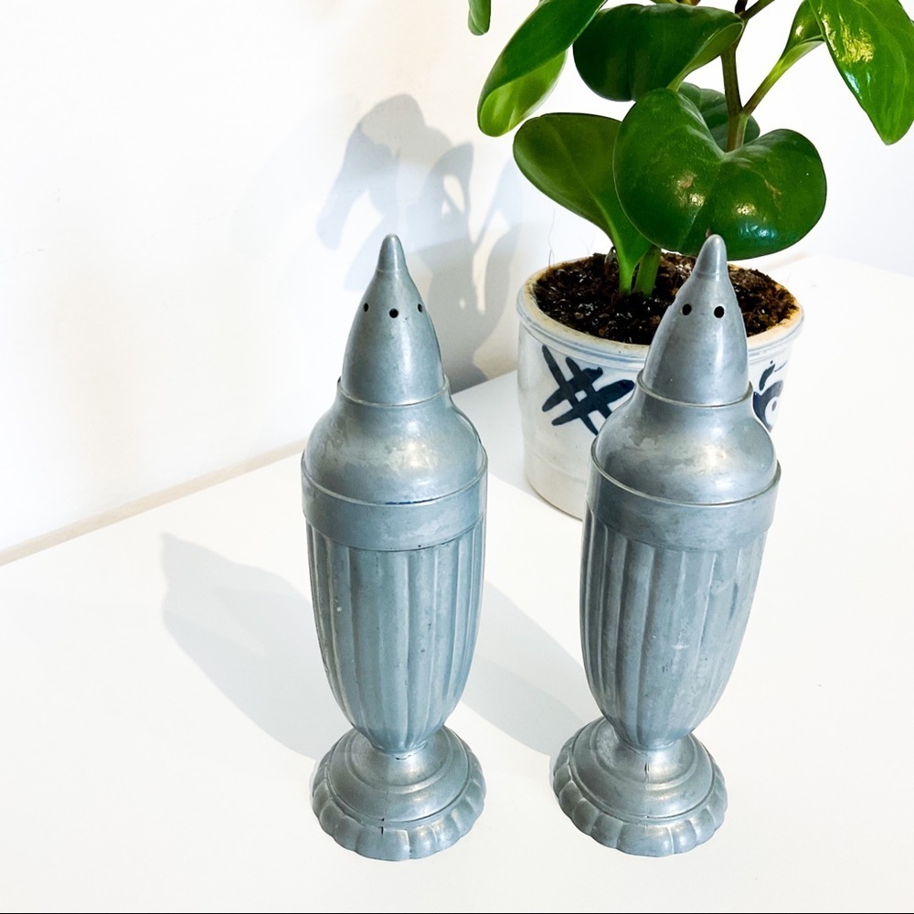 Vintage Benedict Procter Silver Plate Bullet Salt Pepper Set - Picture 2 of 9
